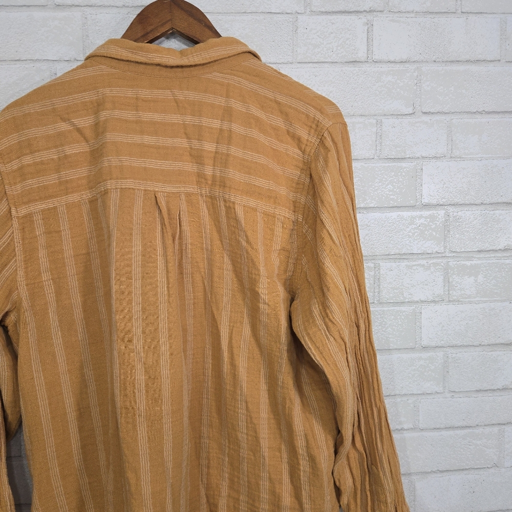 Universal Thread button down top - Picture 10 of 12